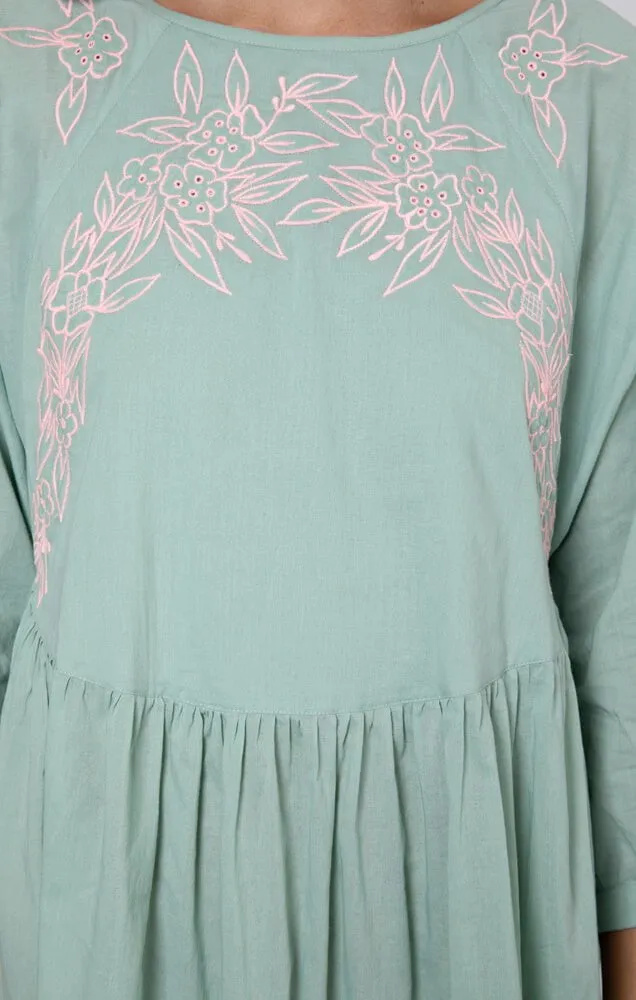 Batwing Dress W.Floral Embroidery Sage/Candy