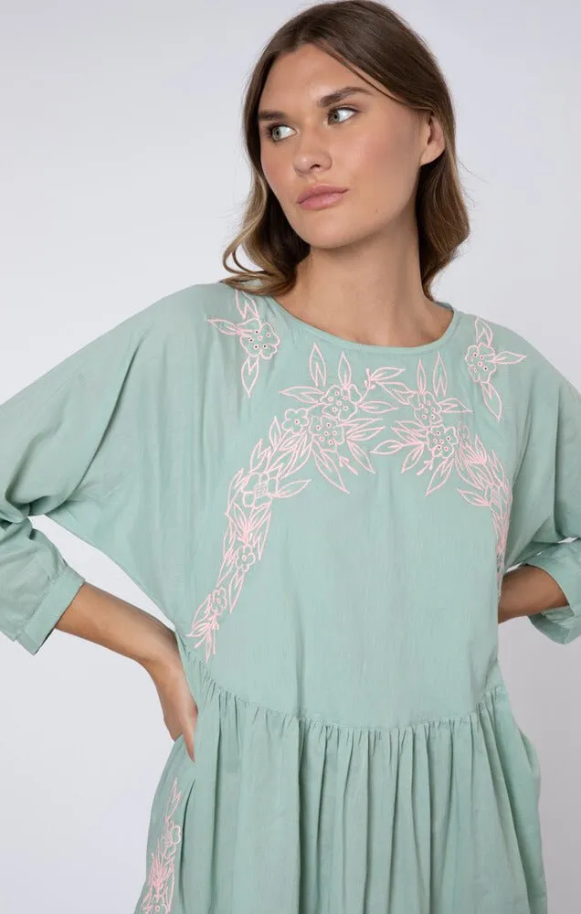 Batwing Dress W.Floral Embroidery Sage/Candy