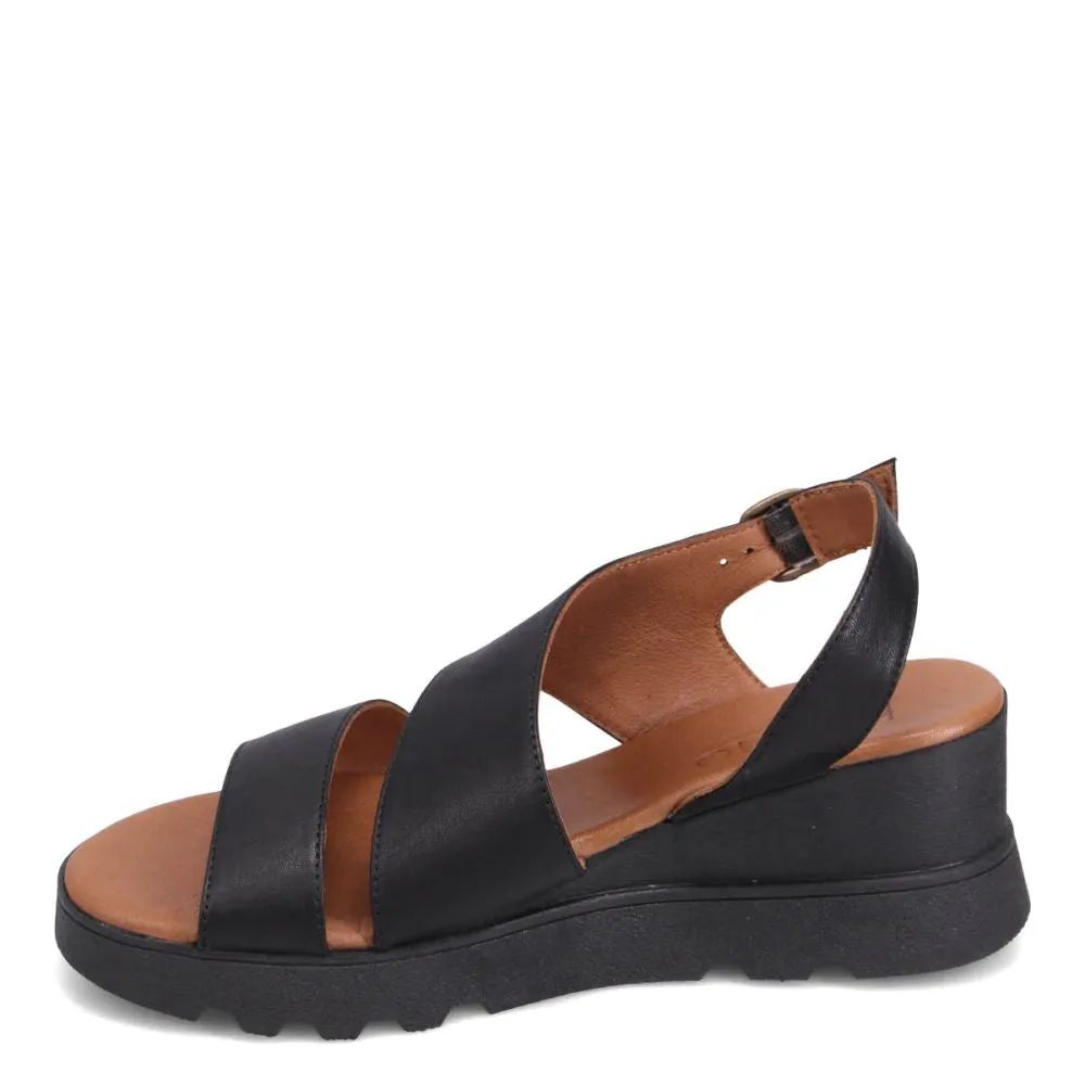 Bueno Women's Giana Platform Sandal in Black