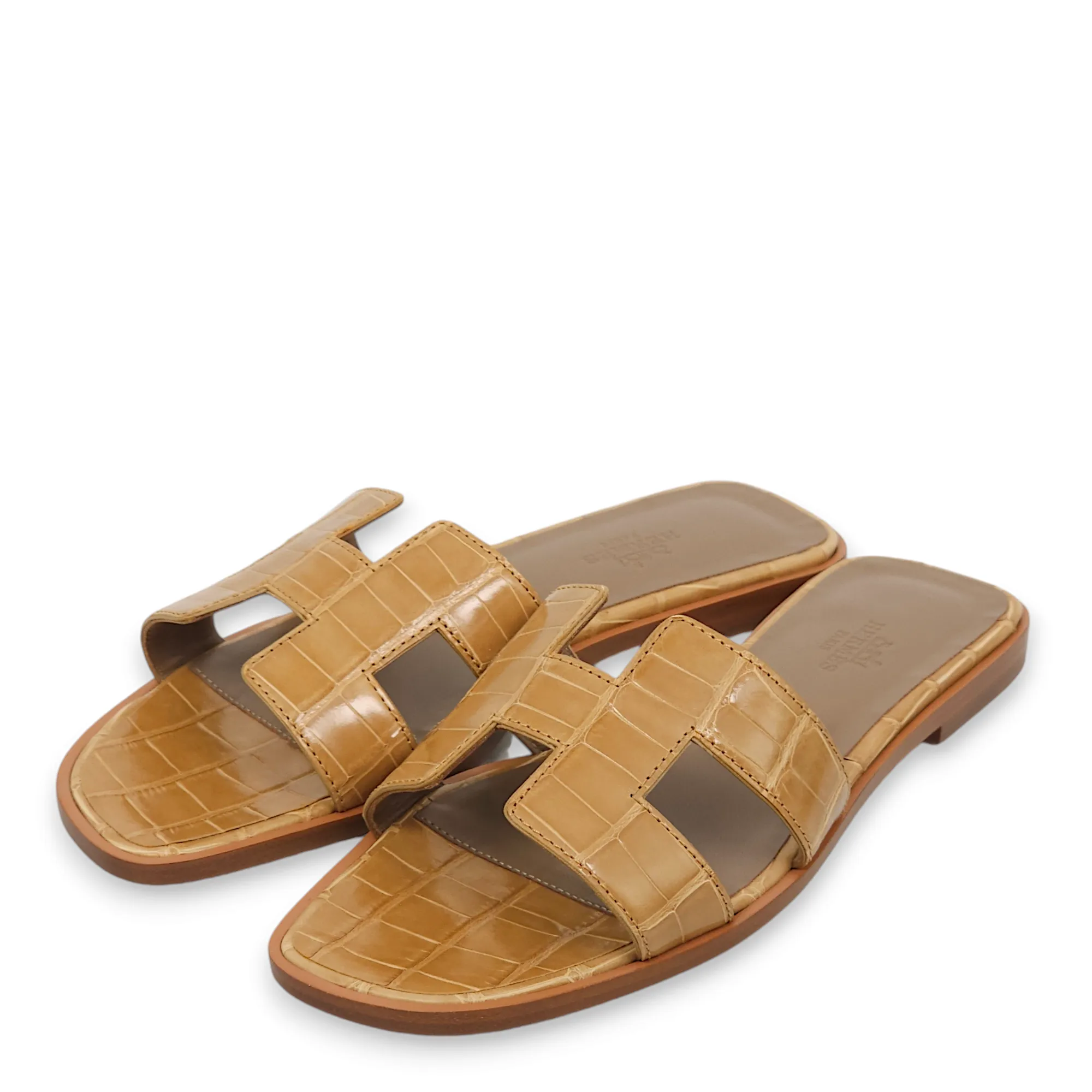 Oran 37 Beige Sandals in Shiny Alligator