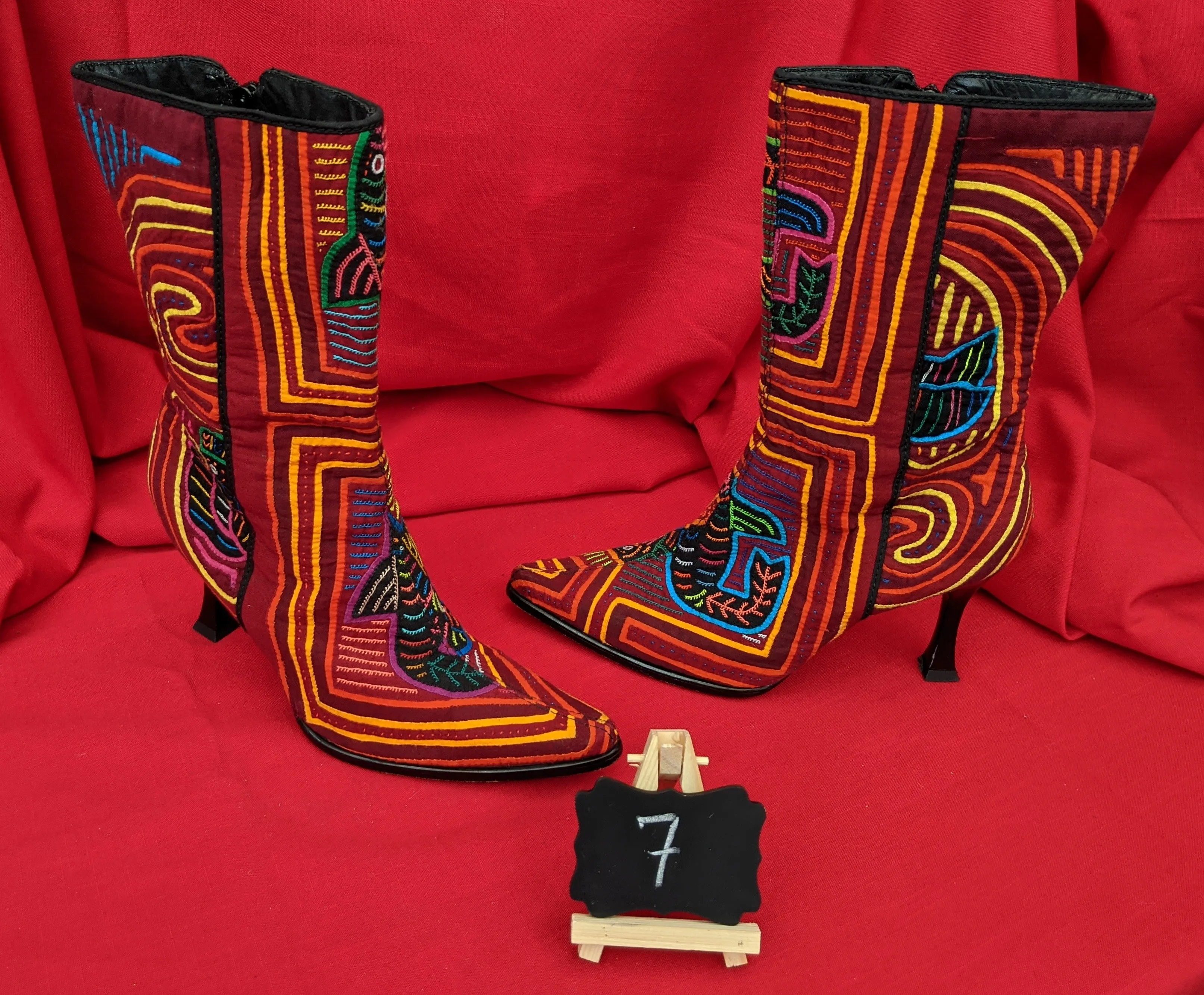 Paris Zipper Mola Boot Tribal Textiles - size 7 - Fiesta