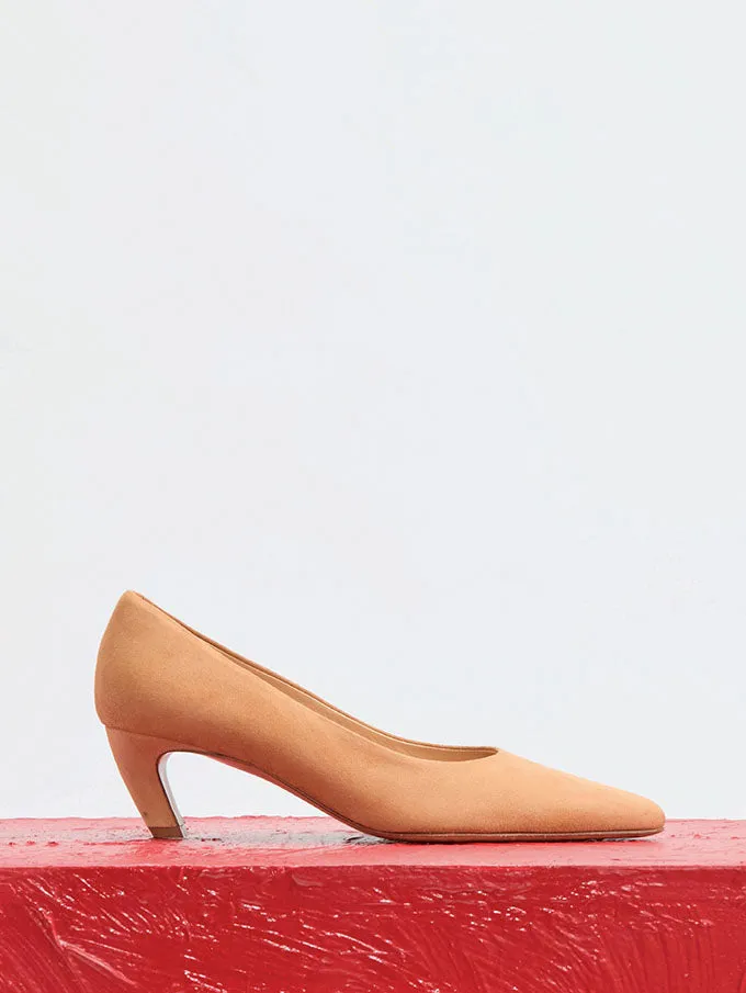 Peggy Pump in Dark Camel Suede